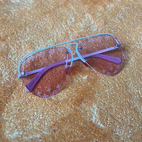 Louis Vuitton Sunglasses - Picture 2 of 6